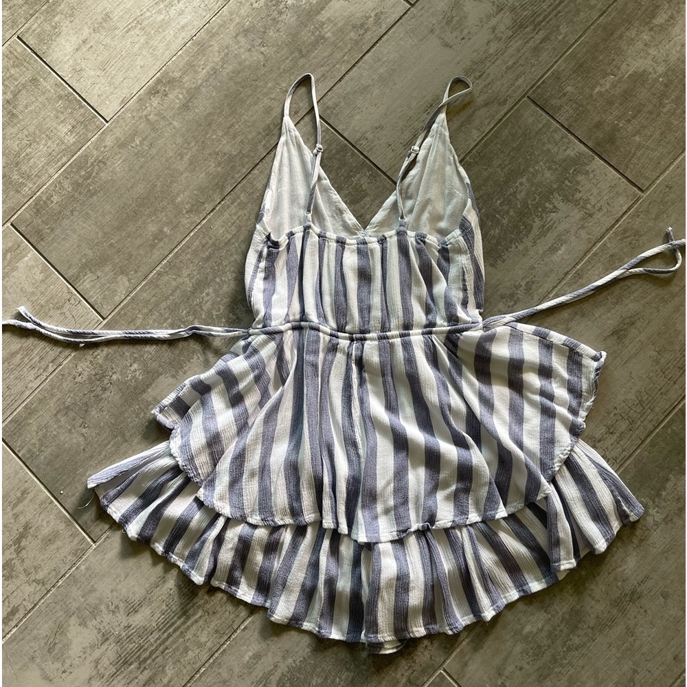 Striped ruffle romper - Picture 3 of 7